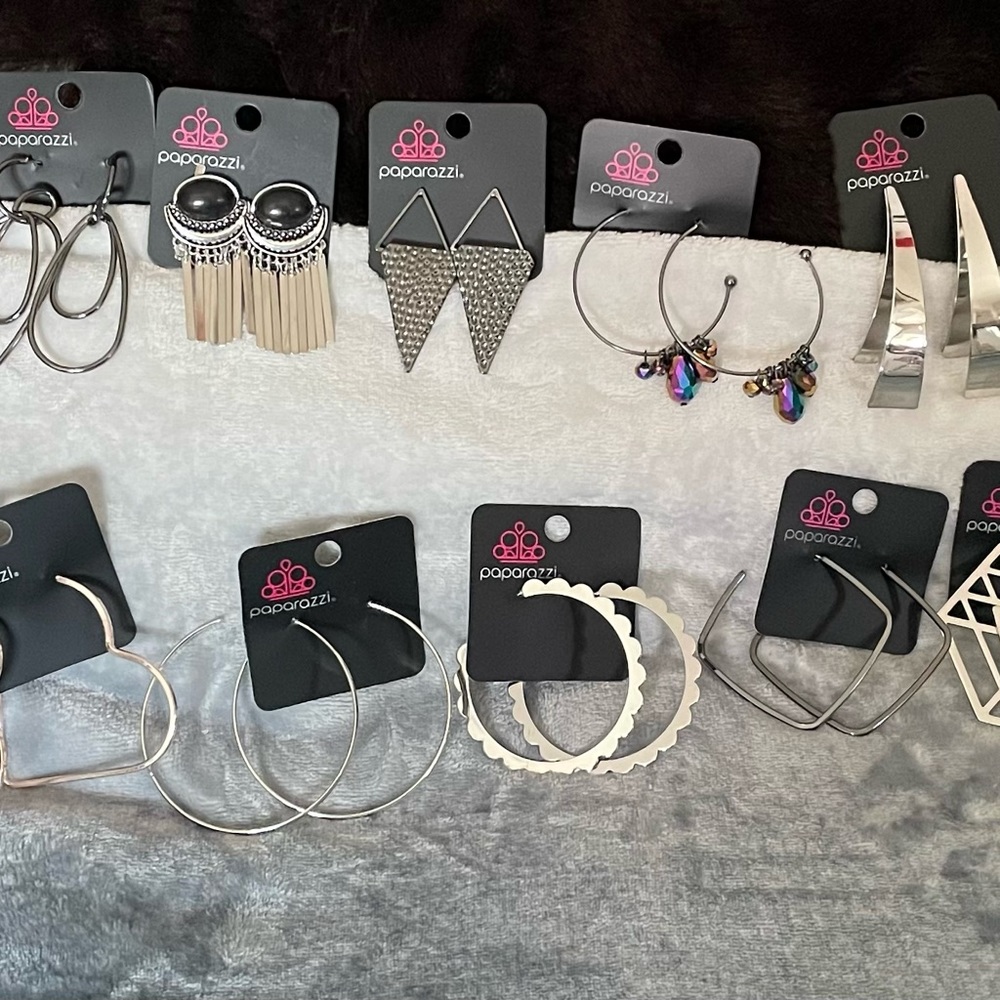 Paparazzi post Earring (Lot 16)